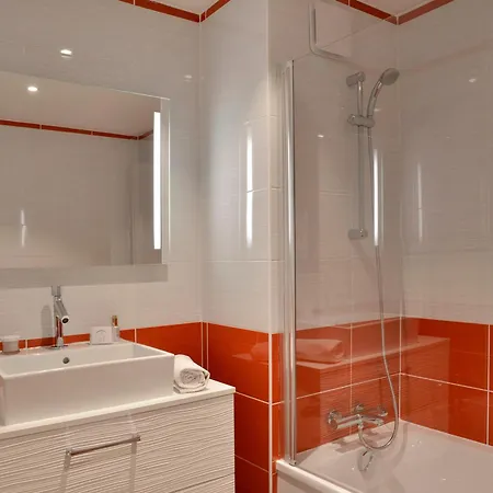 Grand Renove Centre Station Avec Balcon - 14p, Animaux Admis - Fr-1-181-2282 *